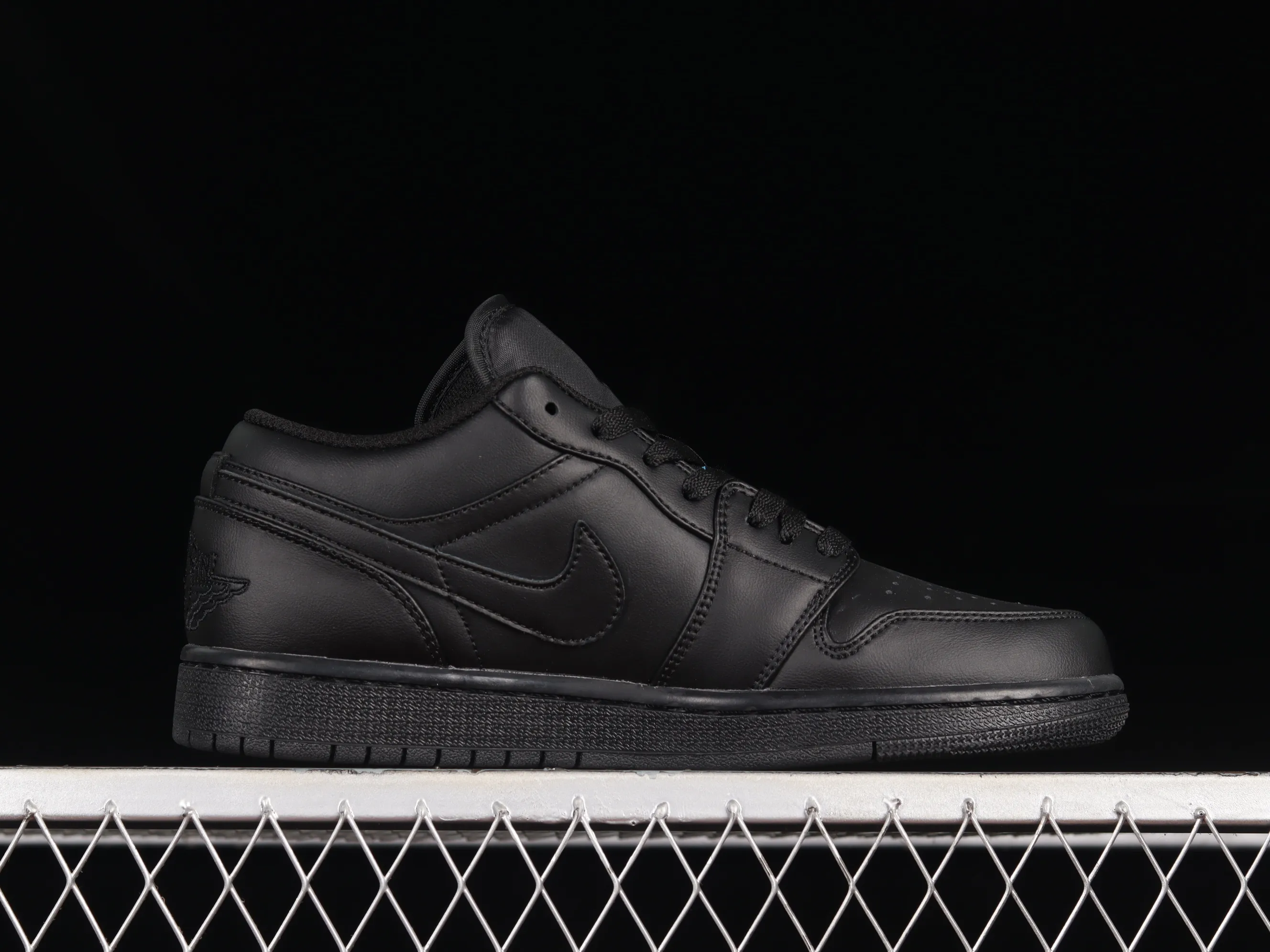 All Categories Air Jordan Jordan Series Basketball Shoes Air Jordan 1 Low Air Jordan 1 Low AJ1 Joe 1 All Black Low State Basketball Shoes 553558-093